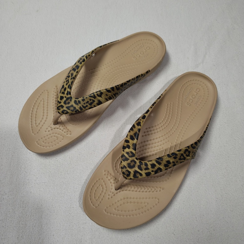 Crocs Women Kadee II Flip Flops Size 7 Tan Leopard Croslite Animal Print Sandals